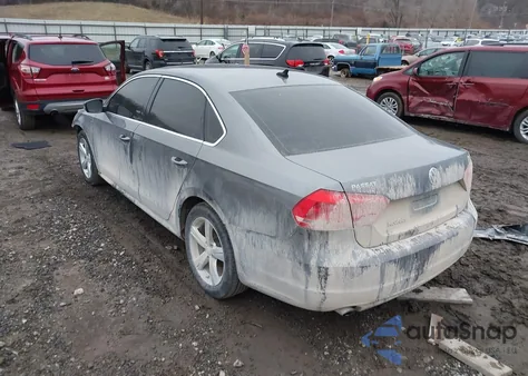 2015 Volkswagen Passat 1.8T Limited Edition z USA, uszkodzony, nr VIN 1VWAS7A38FC099865